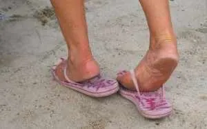 Flip flop loose fitting